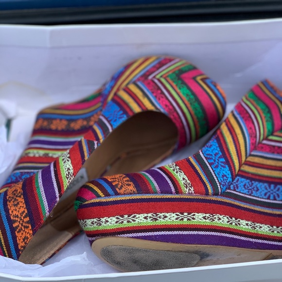 Steve Madden Pammy Bright Aztec Print - Picture 2 of 3